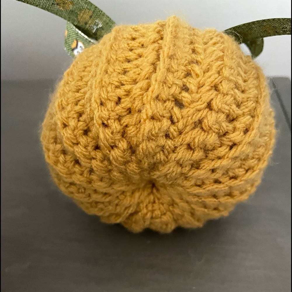 Crochet Pumpkin with cinnamon stick stem and ribbon - Picture 3 of 3